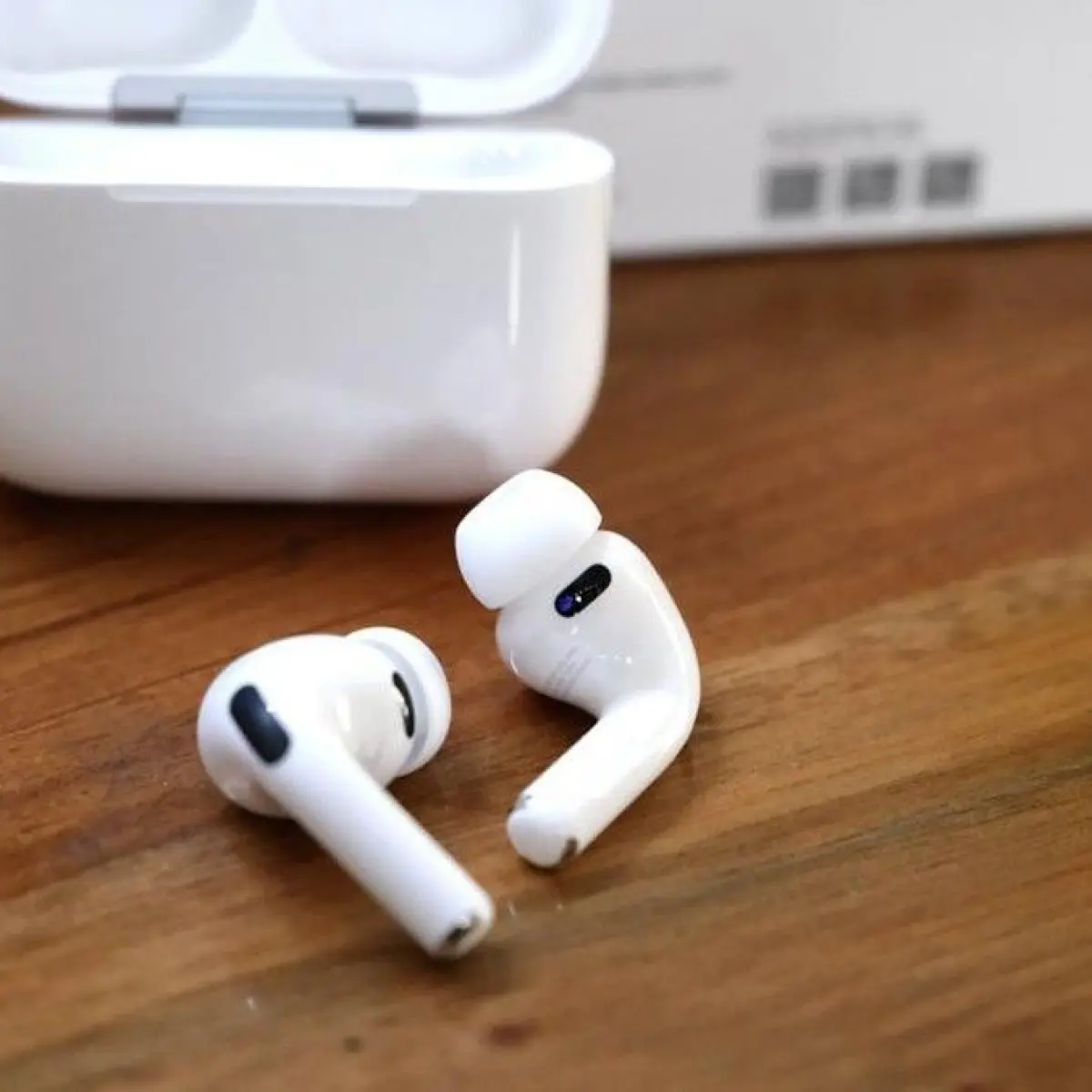 Apple Garap Spatial iPhone Berlayar Hologram dan AirPods Kamera AI